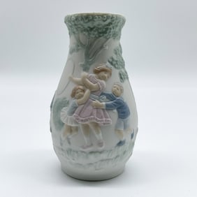 Lladro Porcelain Vase, Games at the Park 1015258
