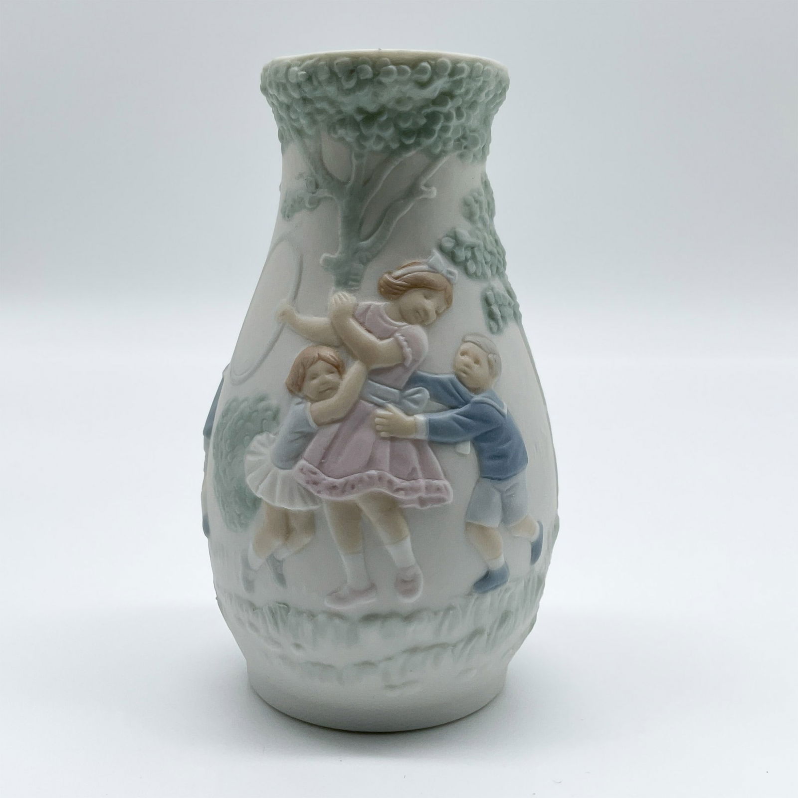 Lladro Porcelain Vase, Games at the Park 1015258 (1 of 4)