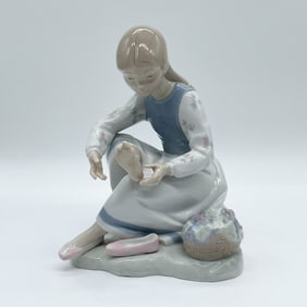 Nao by Lladro Porcelain figurine, Girl With Sore Foot