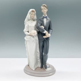 Lladro Porcelain Figurine 1006028 Mazel Tov with Box