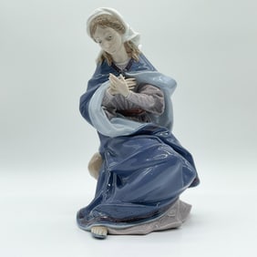 Lladro Porcelain Figurine, Virgin Mary 1001387