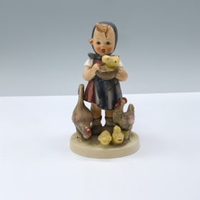 Goebel Hummel Figurine, Feeding Time