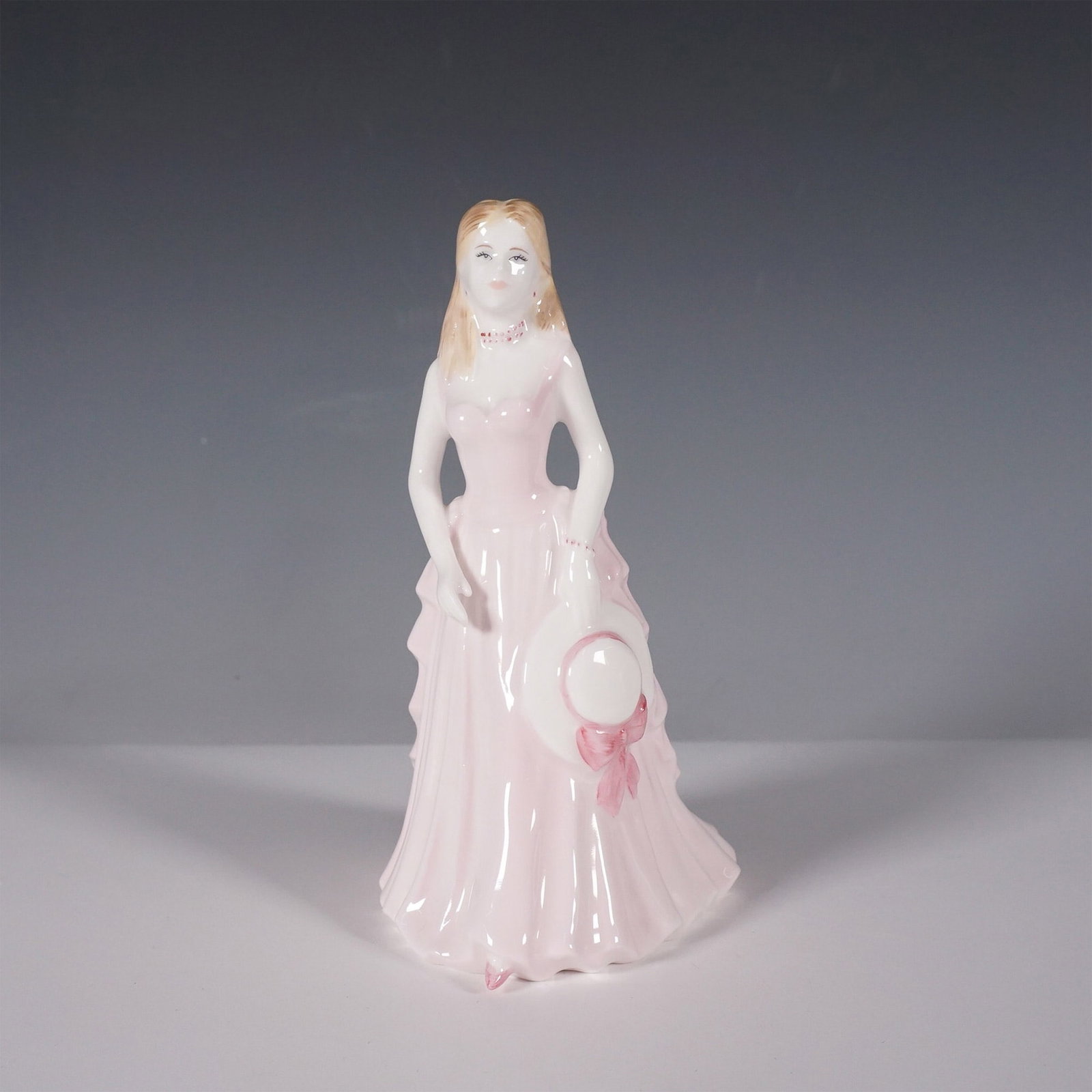 Coalport Amanda Figurine Exclusive Choice Collection 2000: Graceful Coalport figurine titled Amanda, part of the Exclusive Choice Collection, produced in 2000. This beautifully hand-decorated porcelain piece depicts a young lady elegantly dressed in a soft pi