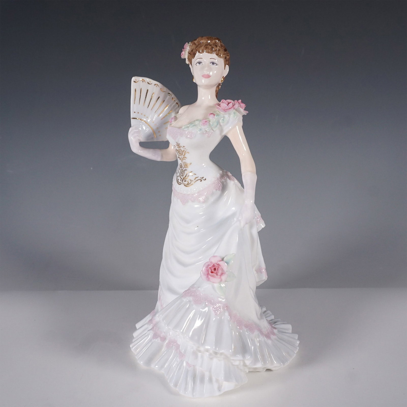Coalport Femmes Fatales Figurine Lillie Langtry, 1991, Limit: An exquisite Coalport bone china figurine titled Lillie Langtry from the Femmes Fatales collection. This elegant piece pays tribute to the celebrated English beauty Lillie Langtry, famously known as E