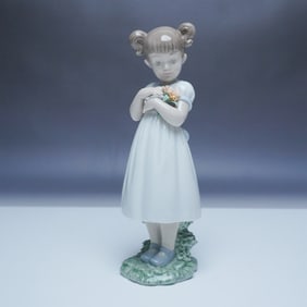 Lladro Flowers for Mommy Figurine 01008021