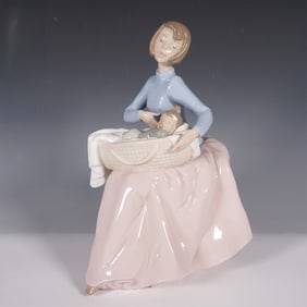 Nao by Lladro Figurine, Bundle of Love 1214
