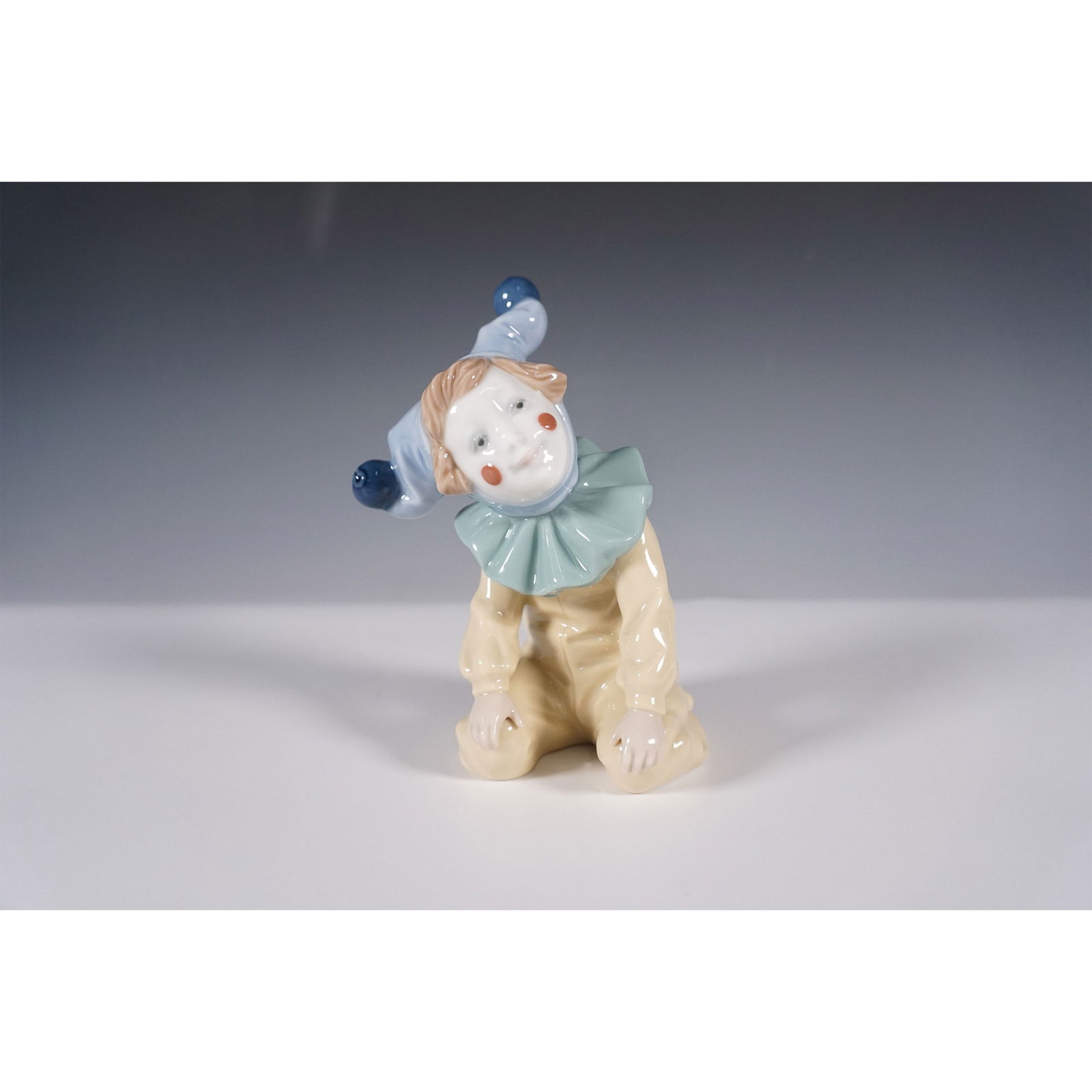 NAO by Lladro Figurine, Clown with Ruffled Collar 01067 (1 of 5)