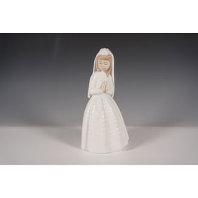 Nao by Lladro Porcelain Figurine "Girl Praying" 0236