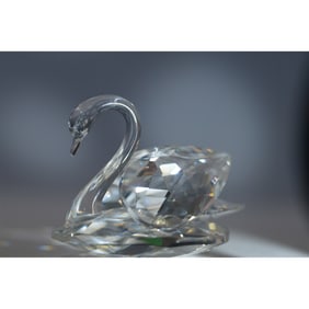 Swarovski Crystal Figurine, Medium Swan 010006