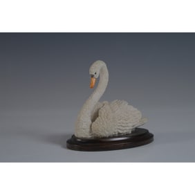 Country Artists Swan Figurine