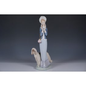 Stepping Out 01001537 - Lladro Figurine