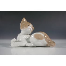 Surprised Cat 1005114 - Lladro Figurine