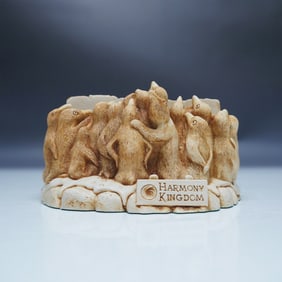 Harmony Kingdom Figurine Holding Court