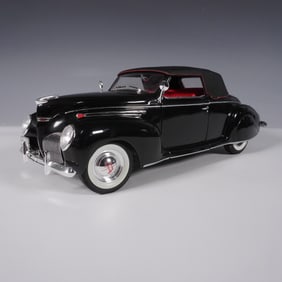 1939 Lincoln Zephyr Convertible Diecast Model, 1:18 Scale
