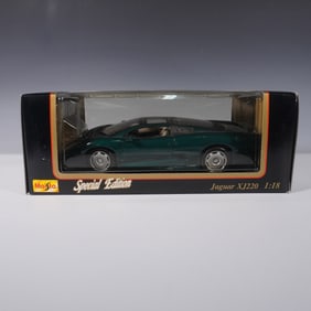 Maisto 1:18 Jaguar XJ220 Diecast Model, Special Edition
