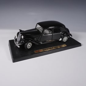 Tchibo 1:18 Scale Citroen 15CV 1952 Diecast Model