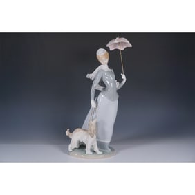 Lladro Porcelain Figurine, Lady with Shawl 1004914