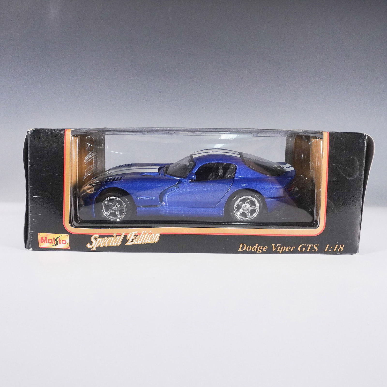 Maisto Die-Cast Model Car, 1996 Dodge Viper GTS 1:18 Scale (1 of 5)