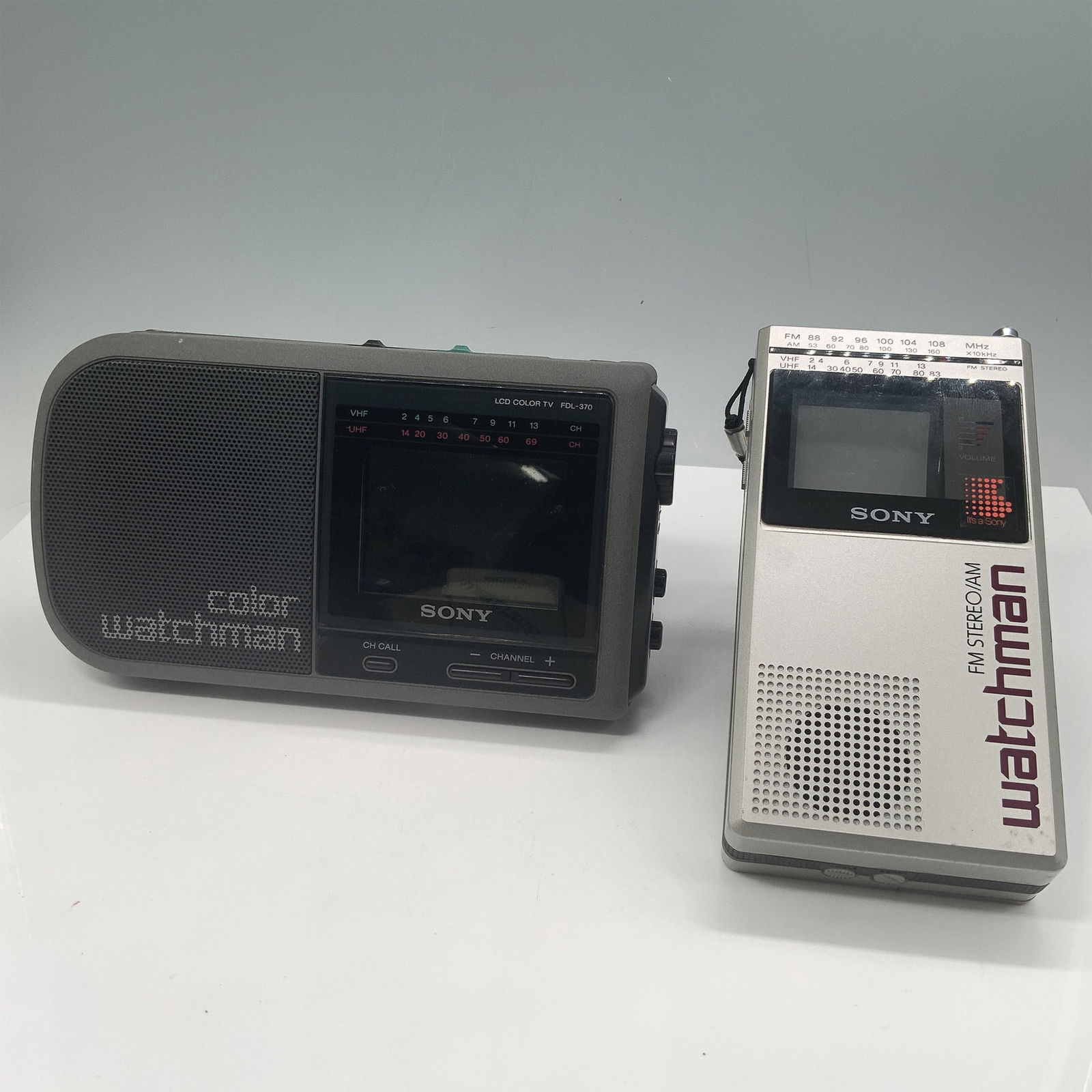 2pc Sony Watchman Flat B/W TV and Color LCD TV Set (1 of 7)