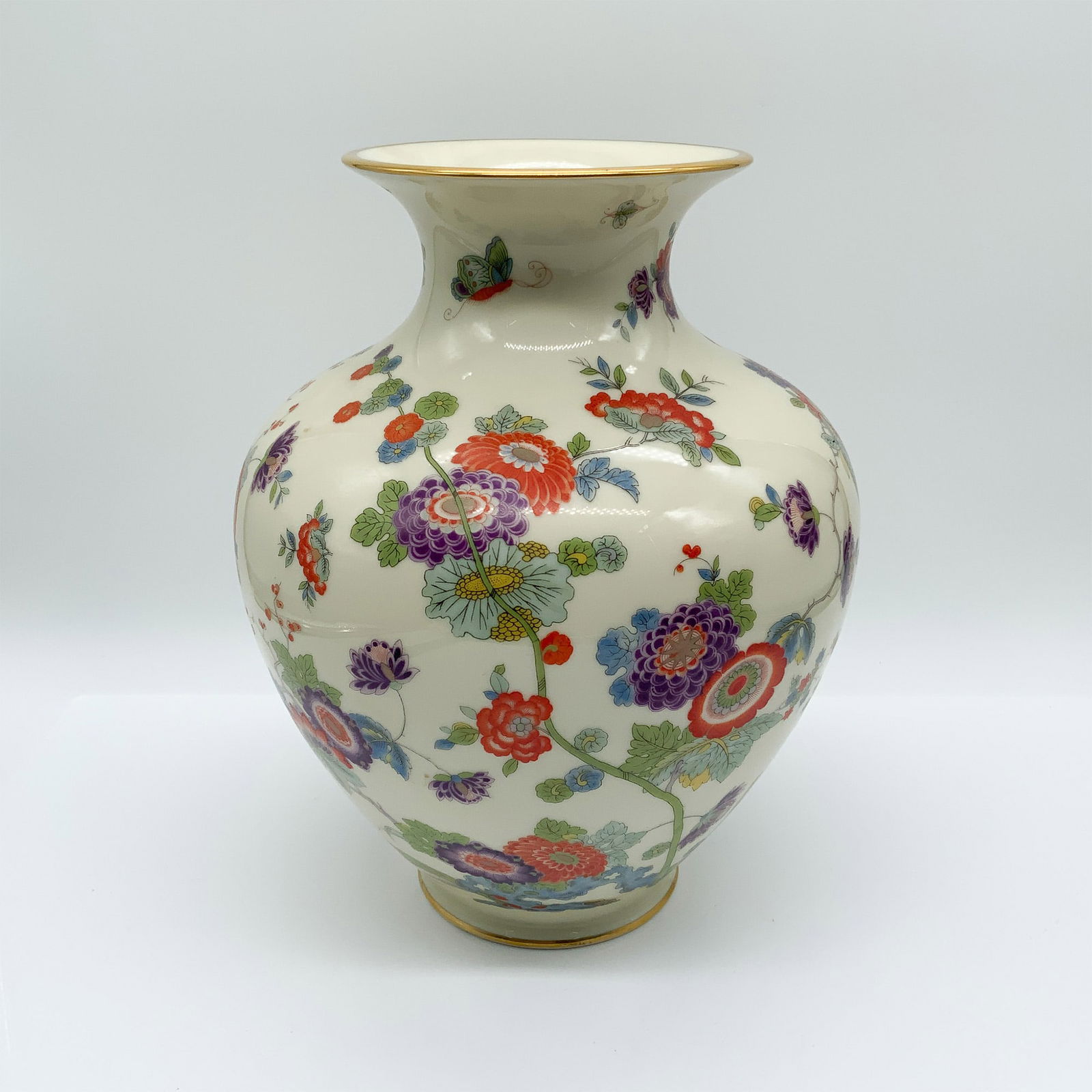 Thomas Ivory Bavaria Vase, Floral Design (1 of 3)