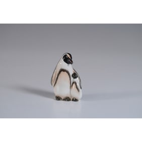 Royal Doulton Figurine Penguin with Chick K20