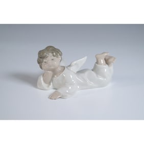 Lladro Porcelain Figurine, Angel Reclining 1004541
