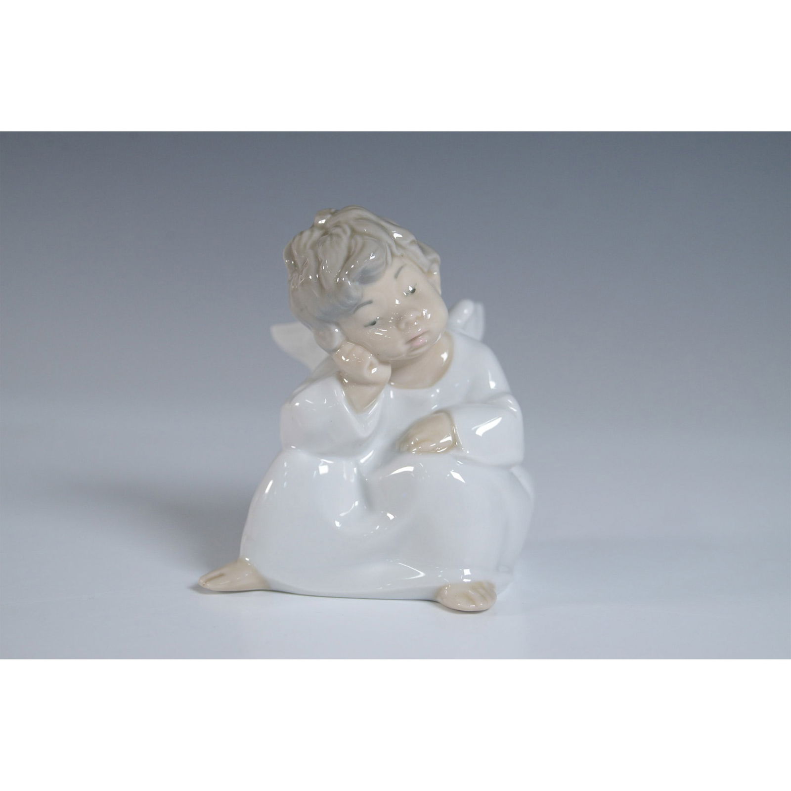 Lladro Porcelain Figurine, Angel Thinking 1004539 (1 of 3)
