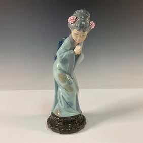 Lladro Porcelain Figurine, Sayonara 1004989