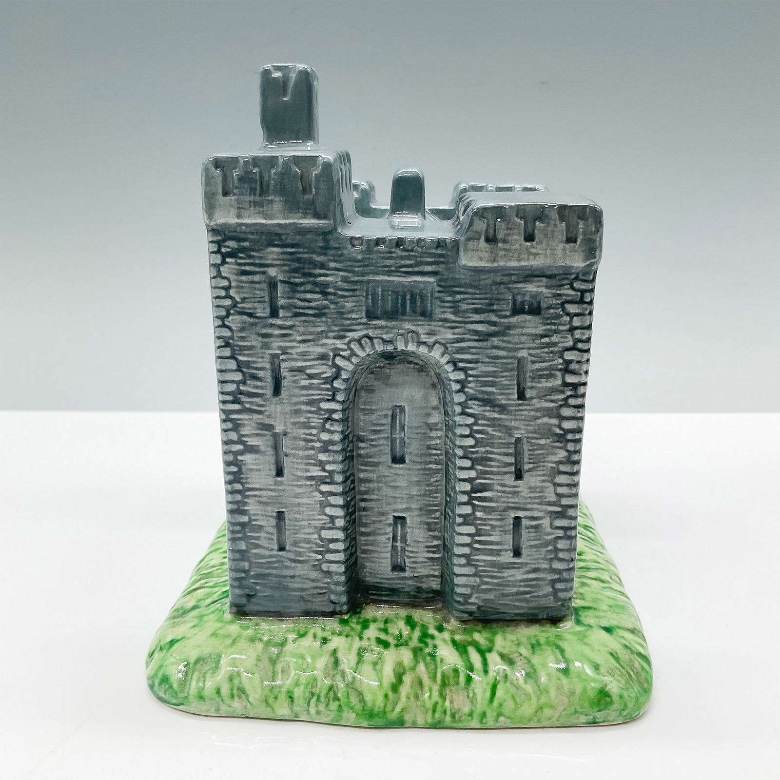 Royal Doulton Beswick Bunratty Castle Figurine (1 of 3)