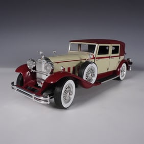 Signature 1:18 Scale 1930 Packard Model Car