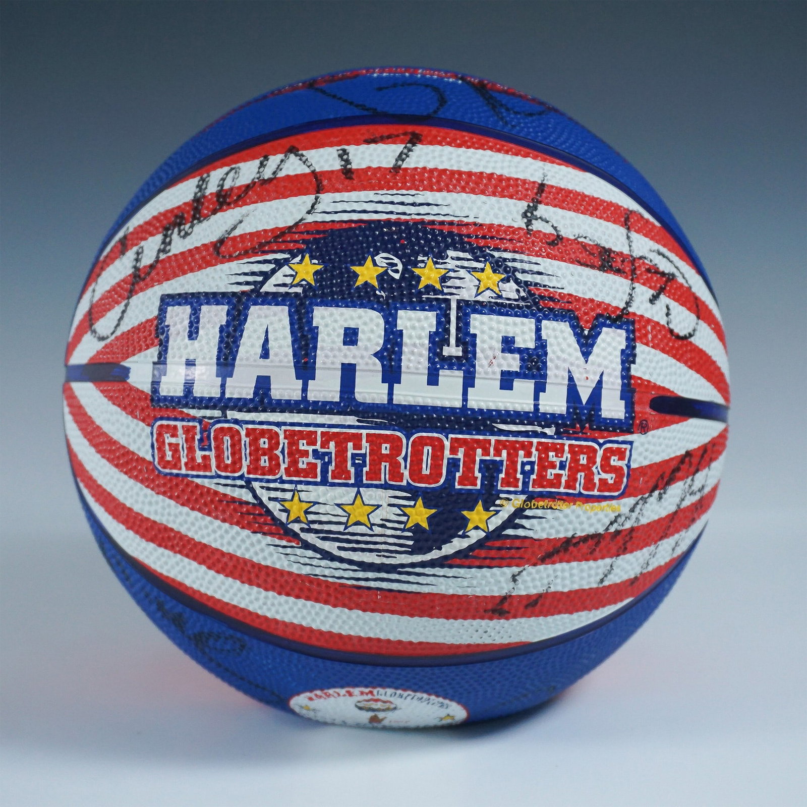Baden Basketball Harlem Globetrotters Signed Ball: This Baden basketball features the iconic Harlem Globetrotters logo and vibrant red, white, and blue design with star motifs, symbolizing the team's long-standing entertainment legacy. The ball is aut