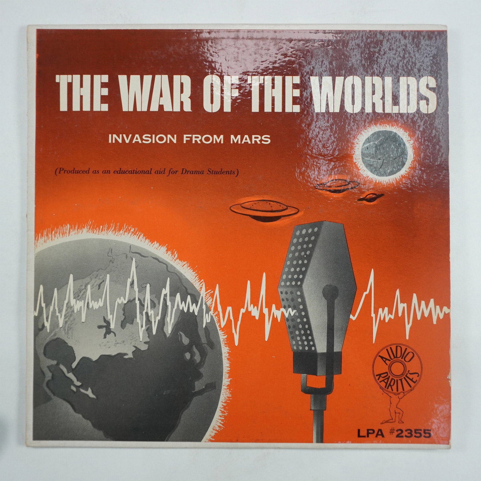 The War of the Worlds: Invasion from Mars Vinyl LP, Audio Rarities LPA 2355: This vintage vinyl LP, The War of the Worlds: Invasion from Mars, was produced as an educational aid for drama students and released by Audio Rarities (LPA 2355). The record features a dramatic adapta