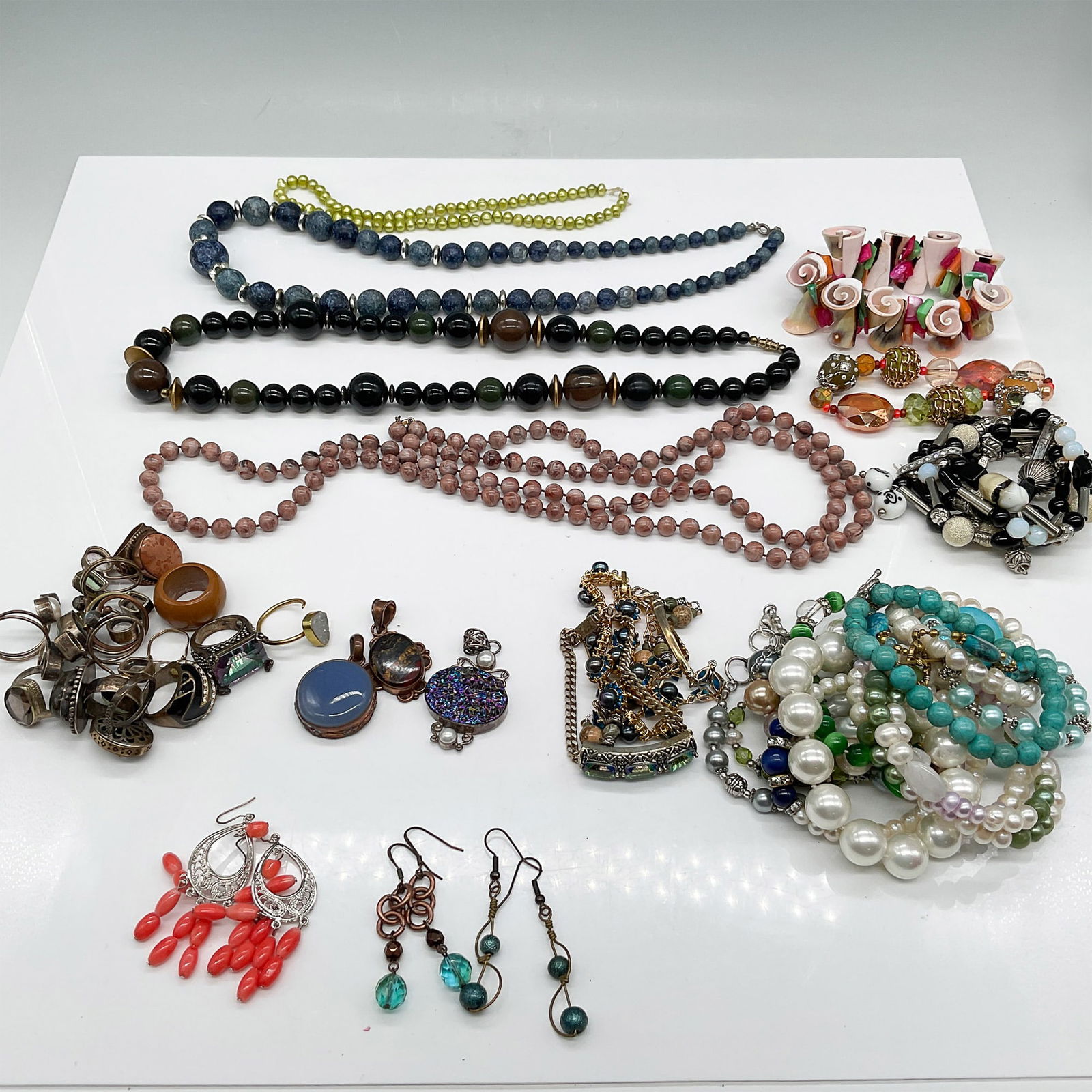 43pc Assorted Jewelry Lot, Bracelets, Pendants & Earrings: An extensive collection of assorted jewelry, including beaded 4 necklaces, 13 rings, 15 beaded bracelets, 5 chain bracelets, 3 pair earrings, and 3 pendants. This lot features a variety of materials s