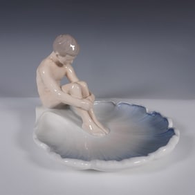 Bing & Grondahl Seated Boy on Shell Dish