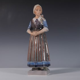 Dahl Jensen Porcelain Figurine, Hedebo Girl