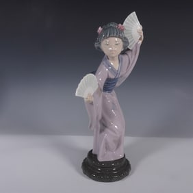 Lladro Madame Butterfly Figurine with Original Box  01004991