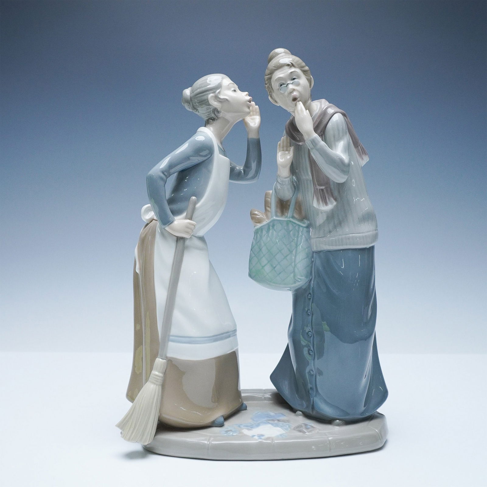 Lladro Porcelain Figurine, The Gossips 1004984 (1 of 4)