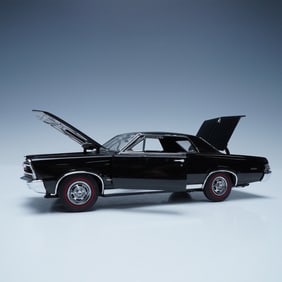 Danbury Mint 1:24 Scale 1965 Pontiac GTO Diecast Model Black