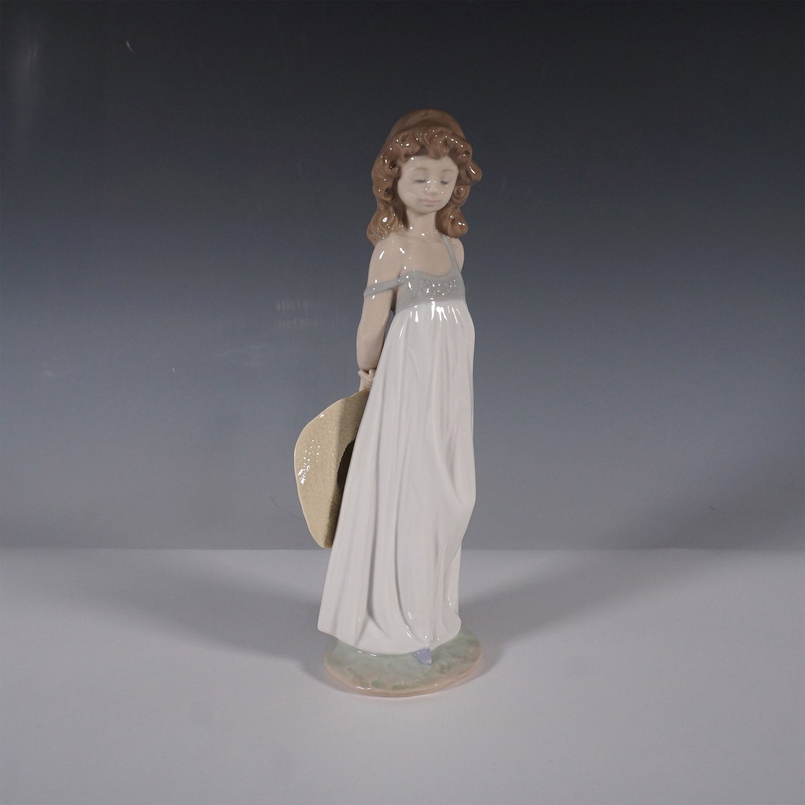 Lladro Natural Beauty 1008114 Figurine: Natural Beauty (Item #01008114) was issued in 2005 as a limited-edition exclusive, available only from October 15 to December 15, with just 3,000 units released in North America. This glazed porcelain