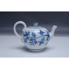 Carl Teichert Meissen Blue Onion Single Serve Teapot