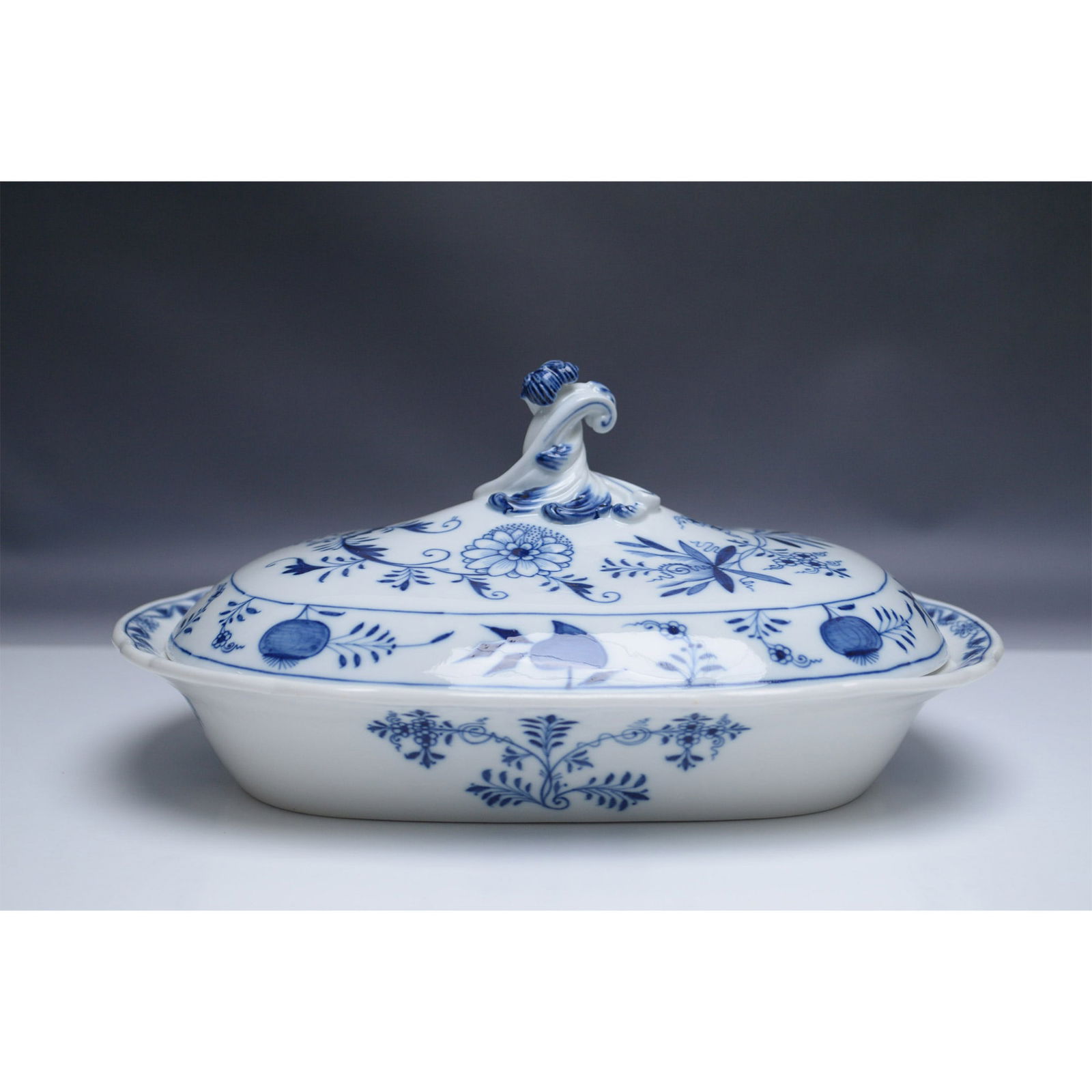 Meissen Blue Onion Covered Serving Dish (1 of 7)