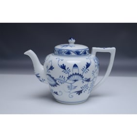 Franziska Hirsch Dresden Teapot with Lid, Blue Onion Pattern