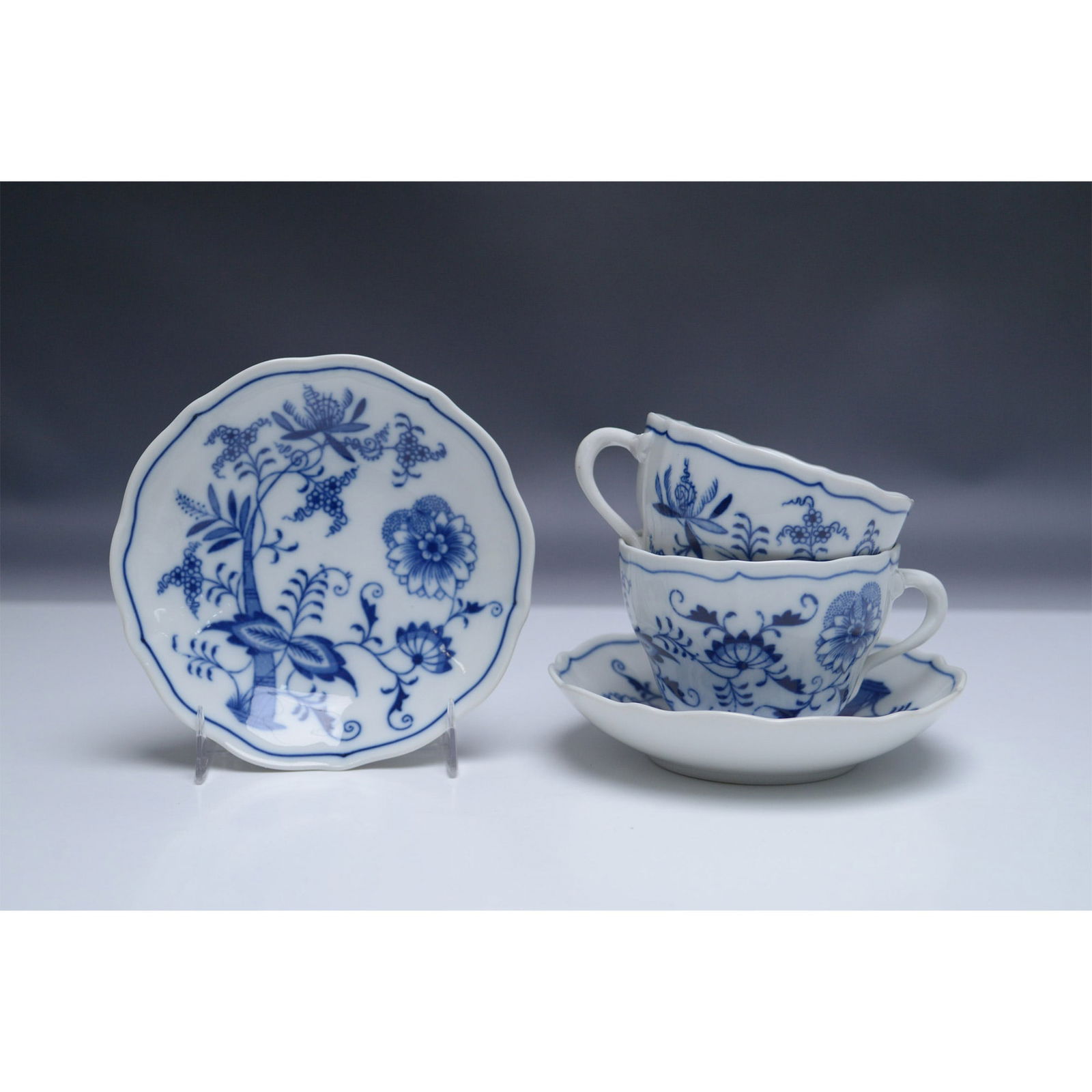 4pc Original Zwiebelmuster, Porcelain Cup and Saucer Set (1 of 4)