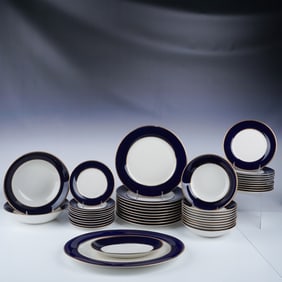 44pc Royal Castle China Dinnerware Set
