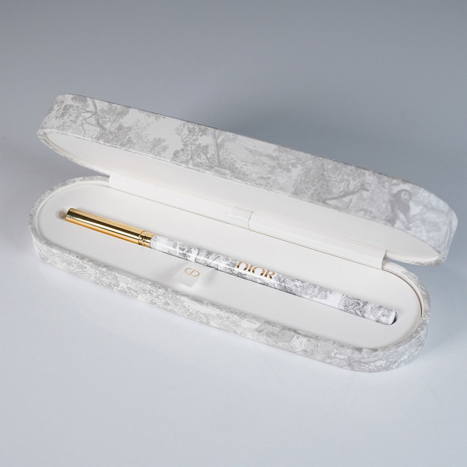 Dior Rouge Premier Ceramic Lip Brush: This Dior Rouge Premier Ceramic Lip Brush is an exquisite makeup accessory, crafted in collaboration between Dior and the renowned French ceramic workshop Bernardaud. Designed for precise application