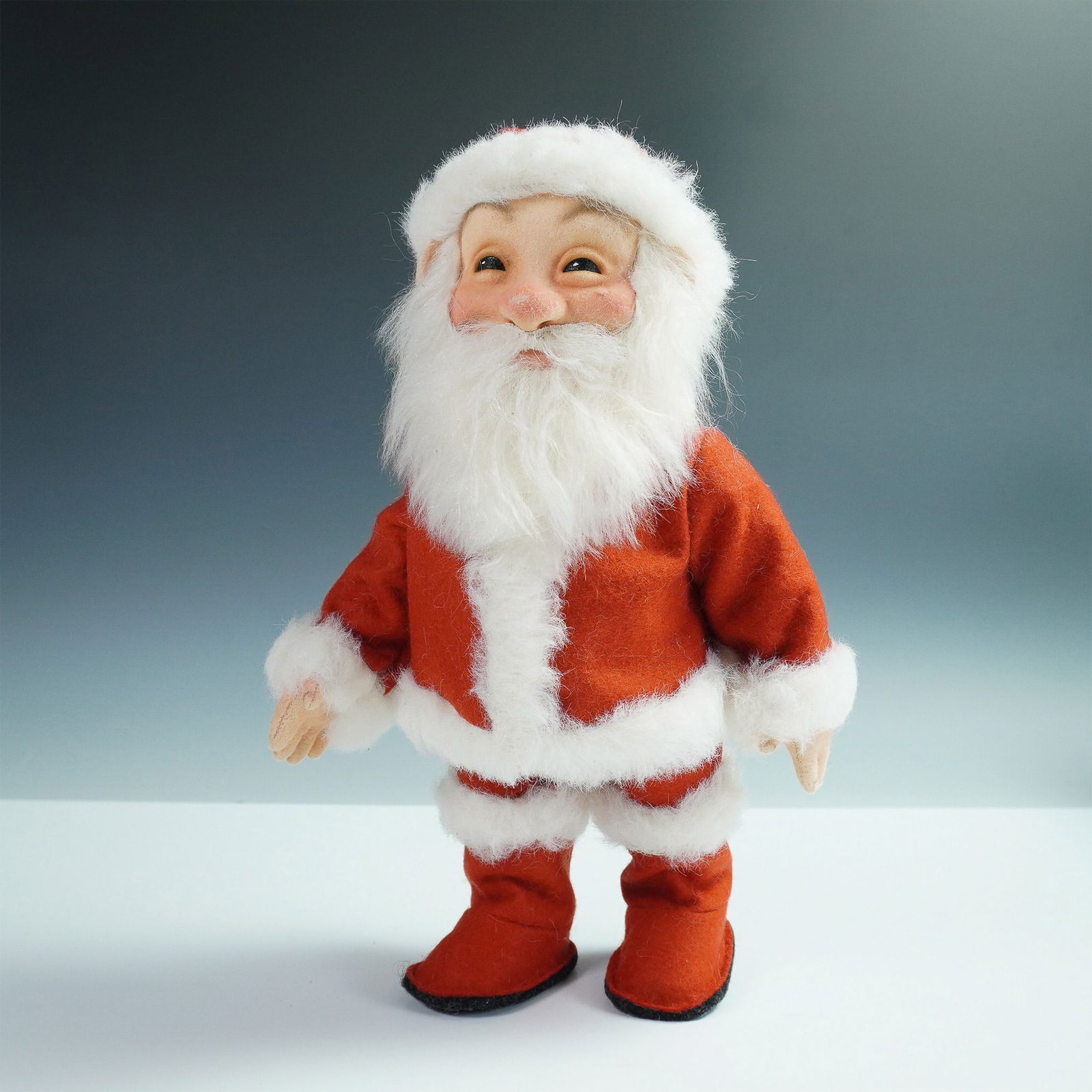 R. John Wright 1953 Classic Santa Claus Doll Limited Edition: A highly collectible R. John Wright 1953 Classic Santa Claus, a meticulously handcrafted felt doll capturing the charm and nostalgia of Christmas. This Santa is made of molded felt with hand-painted f