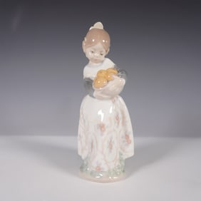 Lladro Porcelain Figurine, Girl from Valencia 01004841