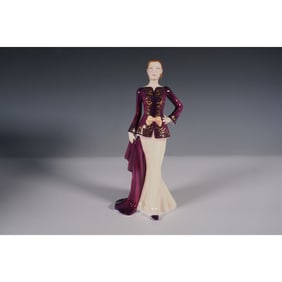 Elizabeth HN4857 - Royal Doulton Figurine