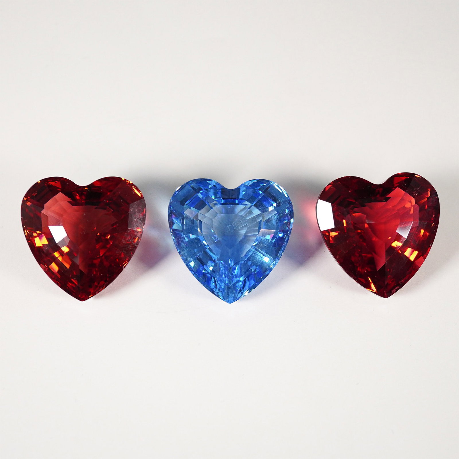 3pc Swarovski SCS Renewal Gift Hearts: Set of three Swarovski crystal hearts, including the 1997 SCS Renewal Gift in blue and two of the 1998 SCS Renewal Gift in red. These exquisite faceted crystal hearts were exclusive gifts to Swarovski