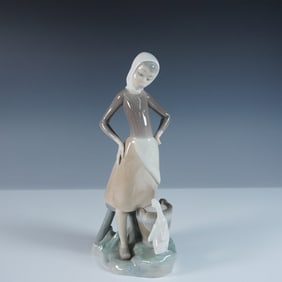 Lladro Porcelain Figurine, Girl with Milk Pail 1004682